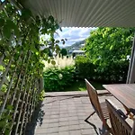 Koselig Liten Med Hyggelig Uteplass 克拉格勒