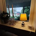 Koselig Liten Med Hyggelig Uteplass