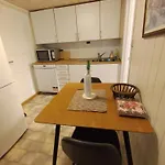 Koselig Liten Med Hyggelig Uteplass