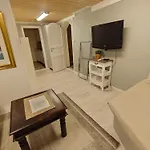 Koselig Liten Med Hyggelig Uteplass Apartment *