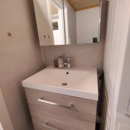 Koselig Liten Med Hyggelig Uteplass * Kragero