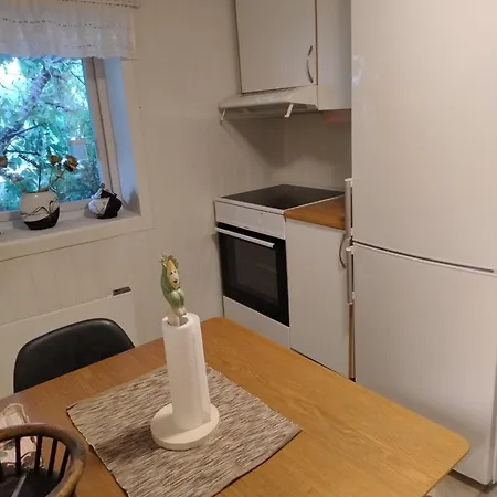 Koselig Liten Med Hyggelig Uteplass *