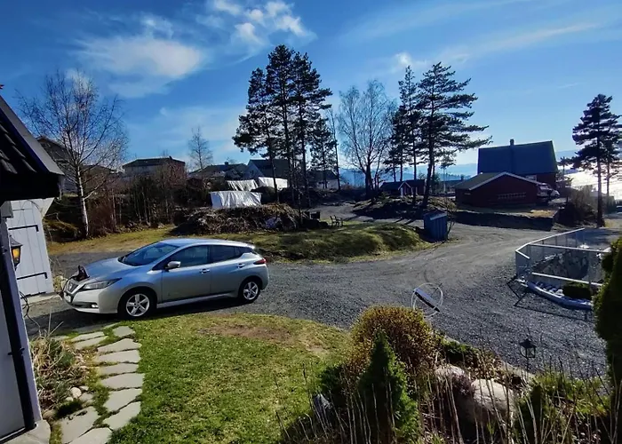 Koselig Liten Med Hyggelig Uteplass * Kragerø