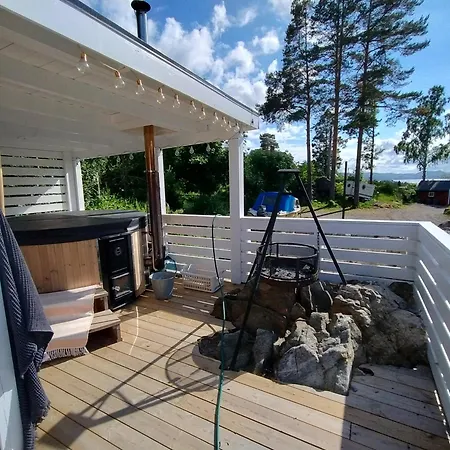 Koselig Liten Med Hyggelig Uteplass Appartement *