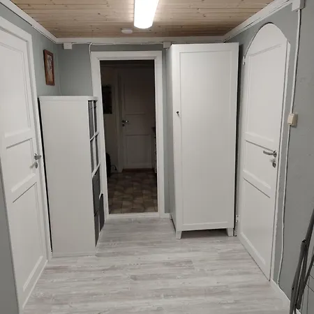 Koselig Liten Med Hyggelig Uteplass 아파트 크라제로